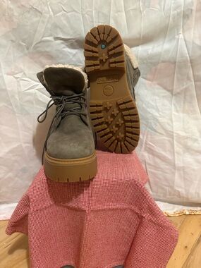 Timberland Taupe Lace-Up Faux-Shearling Platform Boots